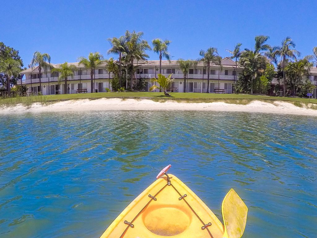 Bay Of Palms Hotel Gold Coast Exterior photo